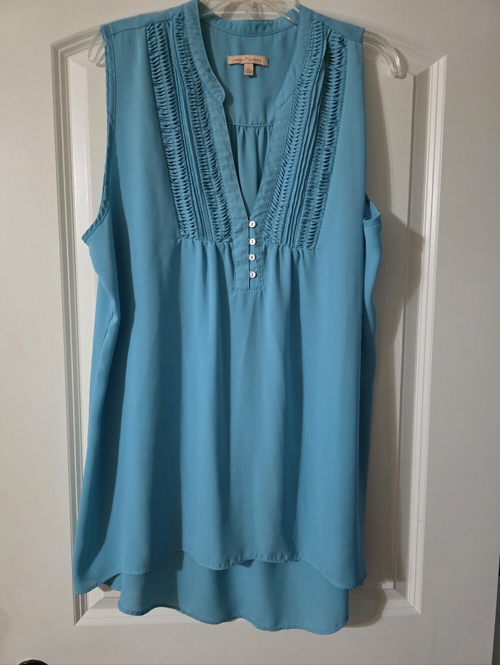 Gibson Latimer Sleeveless Aqua Pintuck V-Neck Blouse